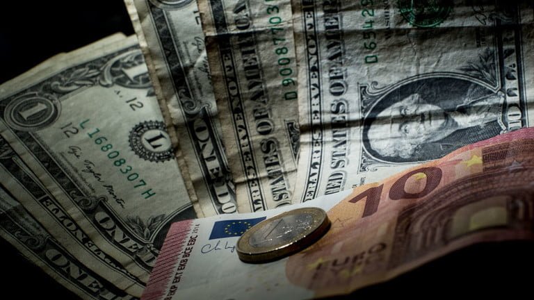 ASEAN tìm cách từ bỏ đồng USD và đồng euro