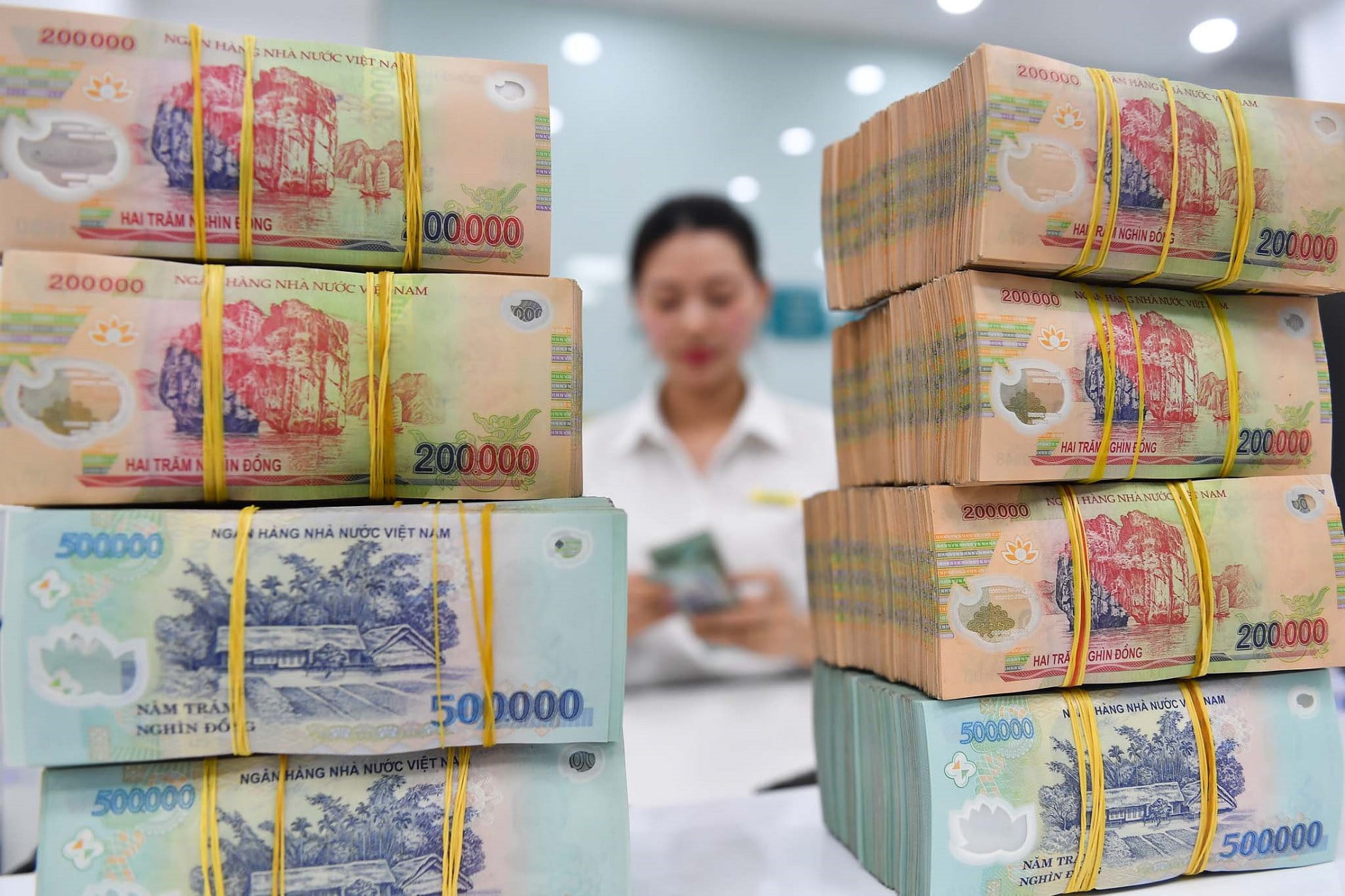Đề xuất cho vay lãi suất 0% đối với ngân hàng bị rút tiền hàng loạt