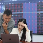 Cổ phiếu ngân hàng suy yếu hàng loạt, VN-Index xuống dưới mốc 1.270 điểm