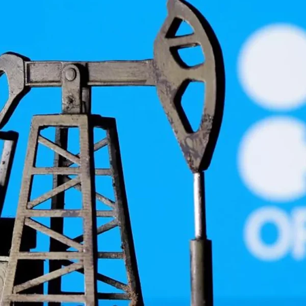 OPEC+ sẽ ‘siết van’ bơm dầu đến khi nào?